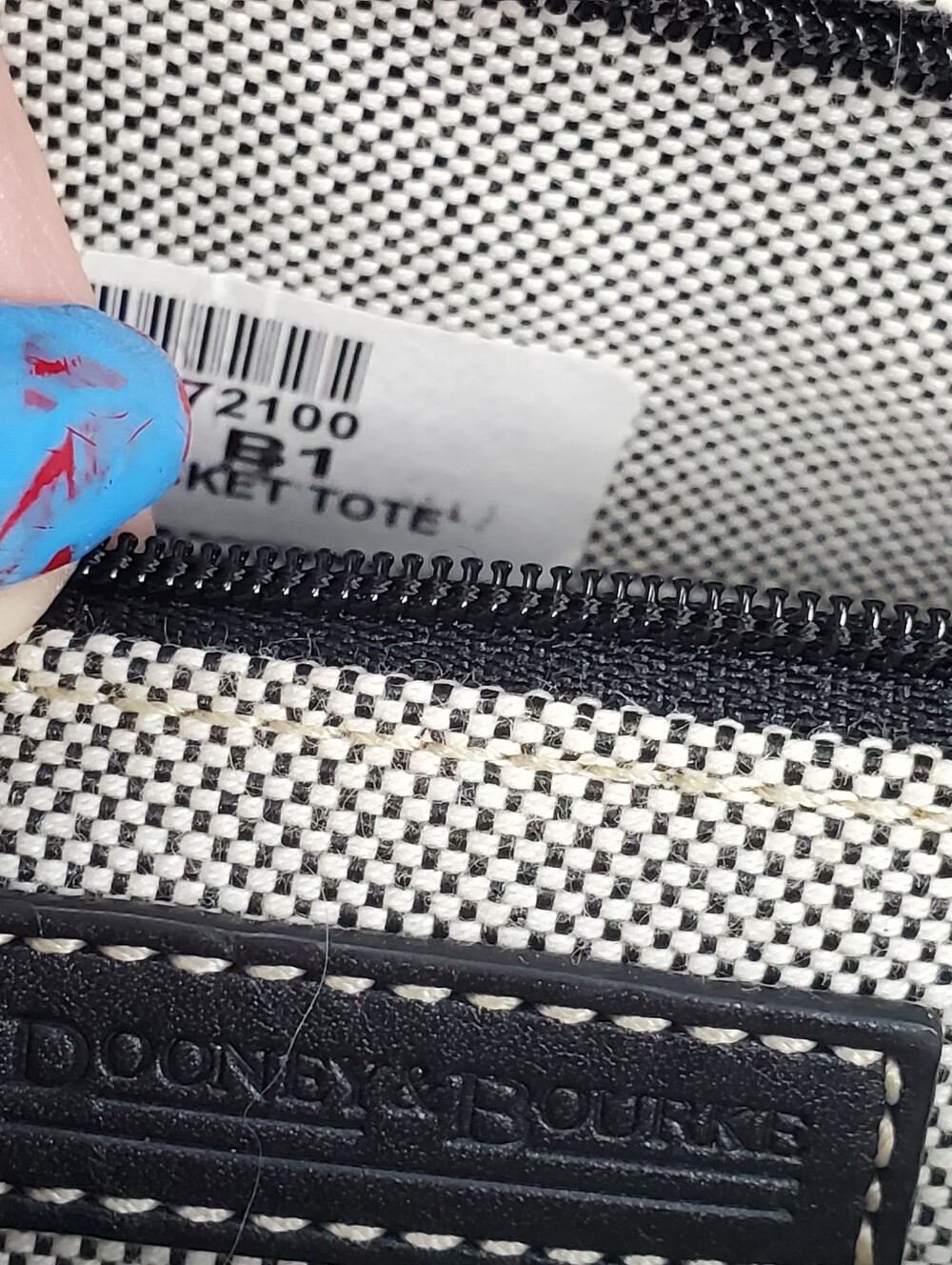 Dooney & Bourke two pocket shoulder bag - Picture 14 of 16